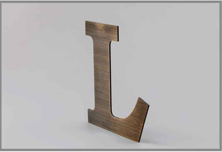 letra L en 3d en madera